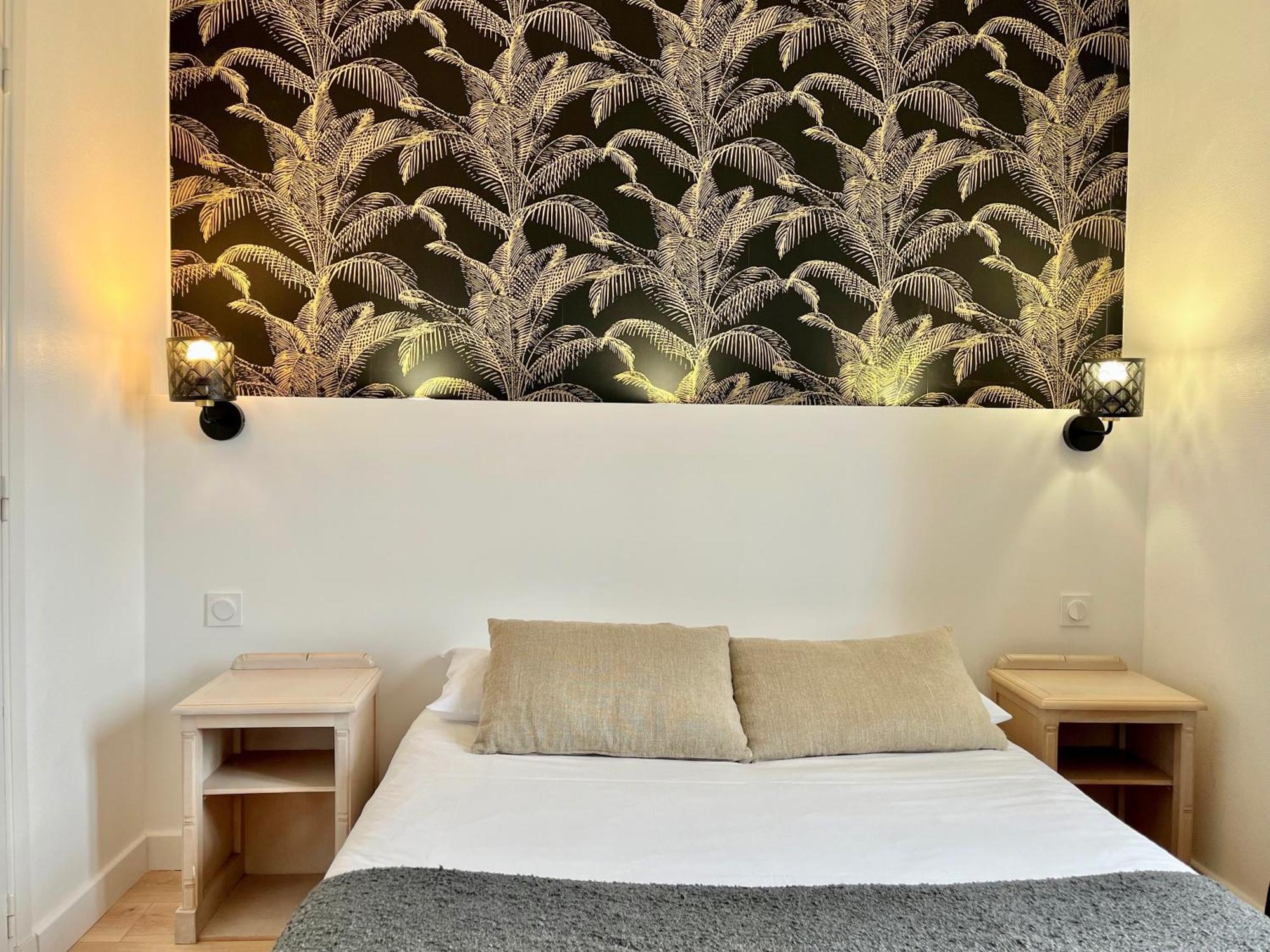 Hotel De Flore 3*