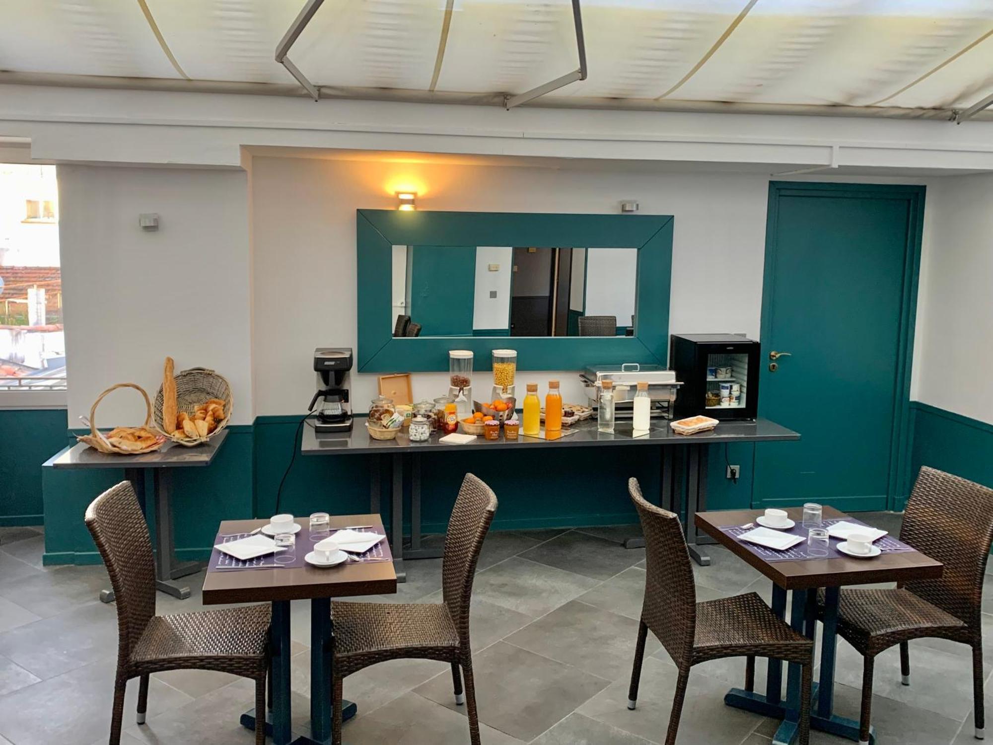 De Flore Hotel