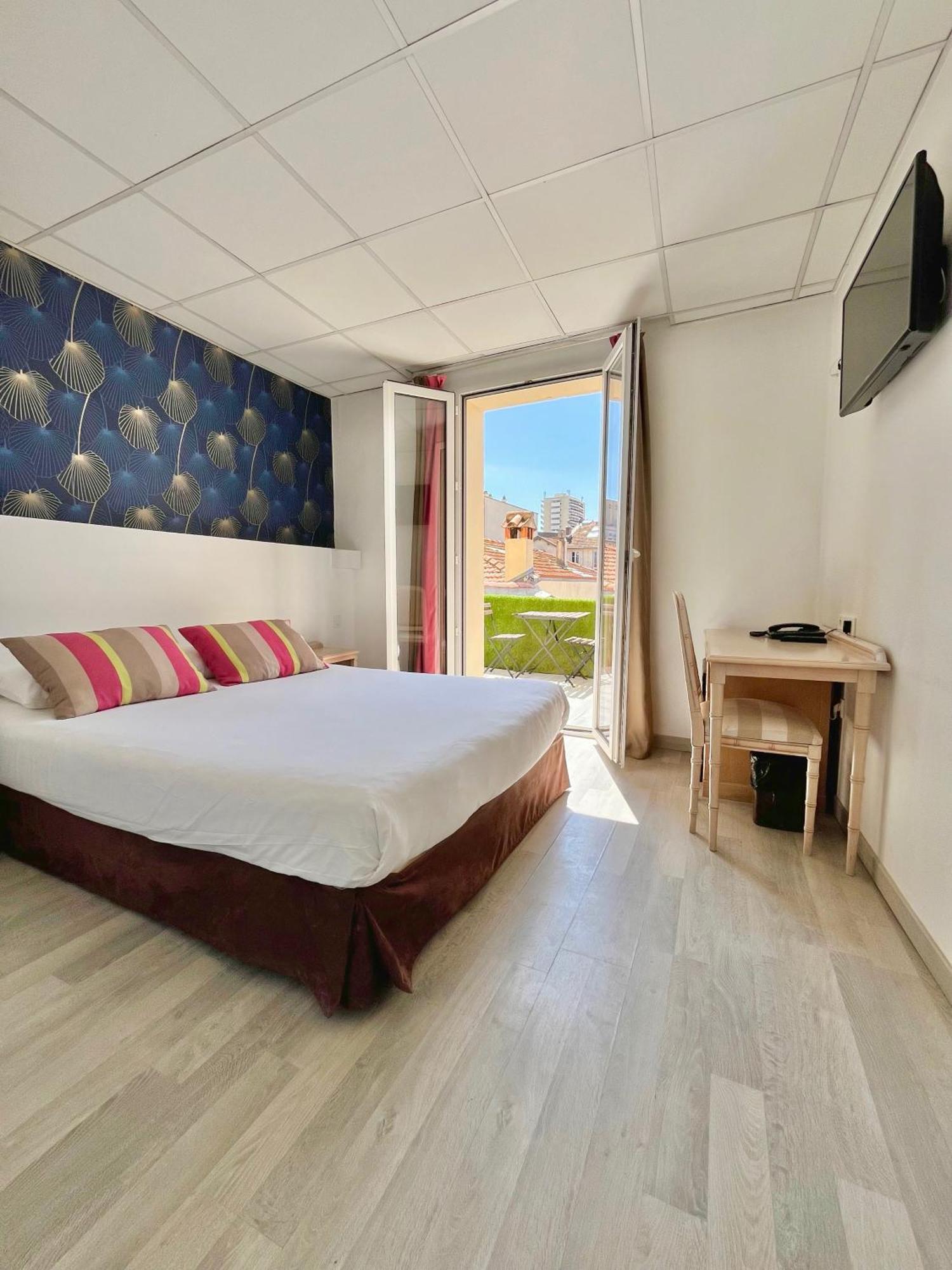 De Flore Hotel